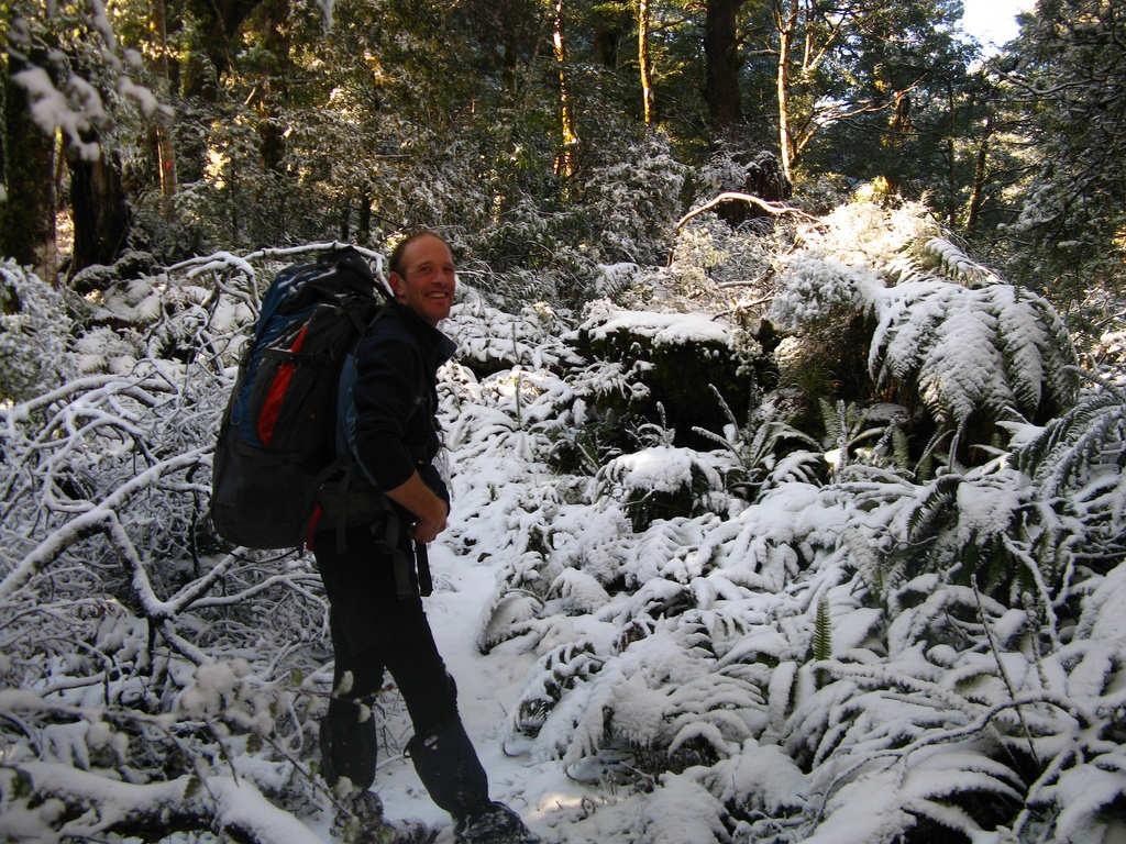 Bernie Smithyman enjoys the snow near Heritage Lodge in the Ruahines (Photo: Mike McGavin)
