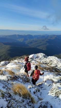 Retreating back to Powell Hut after a brief play in the snow. (Credit: Anne)