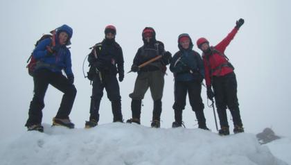 SC2018 students conquering a mighty lump of snow, with great agility (photo: Henry)