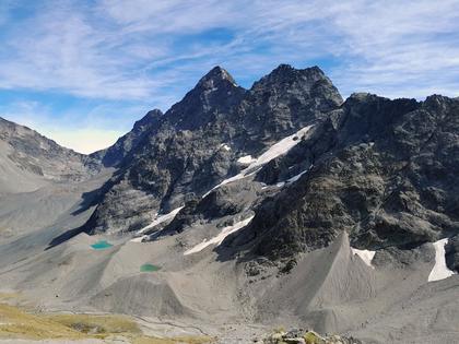 Mt Huxley (left centre). Floyd the dog climbed to the summit!