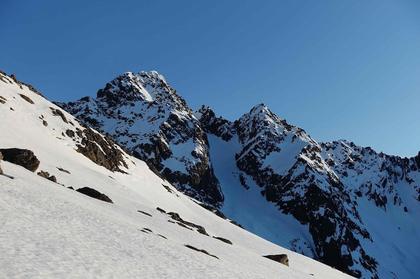 The easy slopes used to access the South couloir route