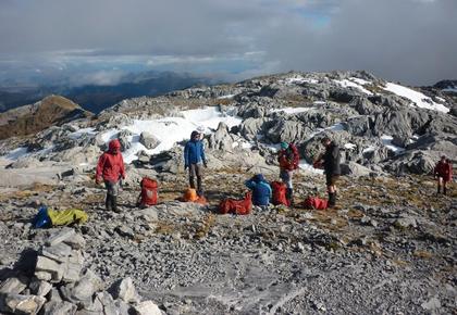The group do not stick around on the summit for long. It’s just too darn cold.