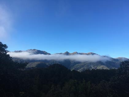 Blue skies over Tararua Ranges
