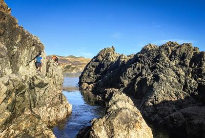 Sidling along cliffs that looks scary but is very straightforward