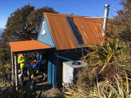 Rest stop at Howlett’s hut