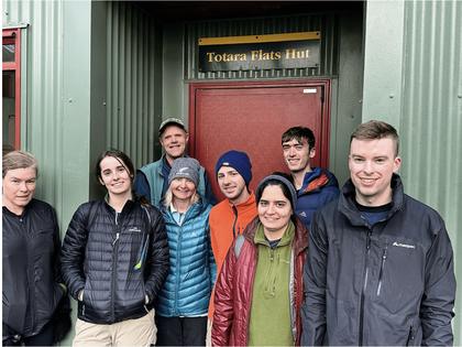 Group photo at the hut. Photo credit: Lia