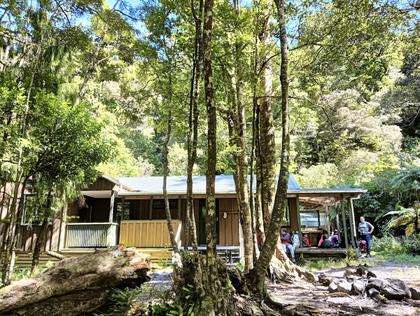 Atiwhakatu Hut