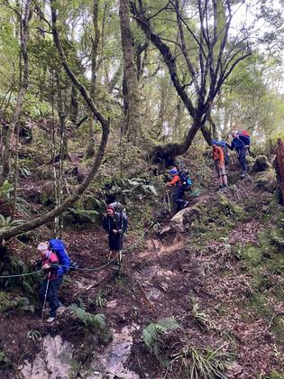 Descending with the assistance of a fixed rope (Photo credit: Molly)