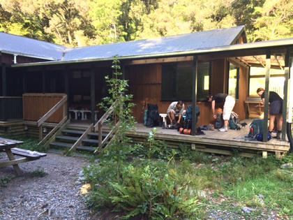 Atiwhakatu Hut