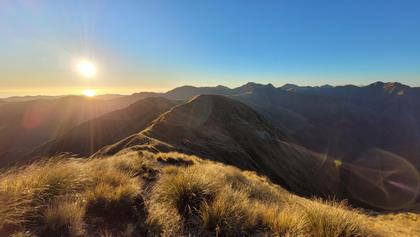 Tarn Ridge Hut from Pt 1435