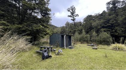 Having lunch at Mid Otaki Hut