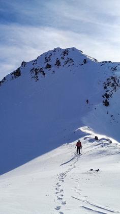 Descending from Avalanche Peak towards Lyell Peak Arthur's Pass National Park