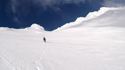 Descending the Mangaehuehu Glacier towards the Skyline Ridge