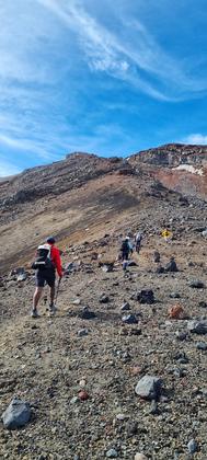 Ascending Pinnacle Ridge towards Te Heuheu, 2732m (Credit: Chrys)