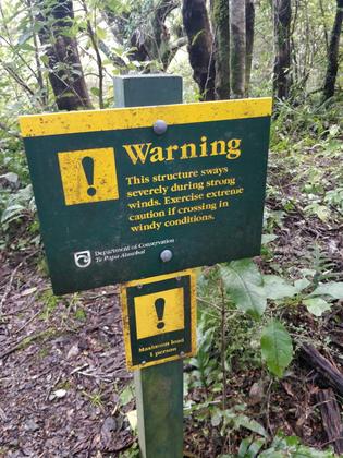 Alarming sign before a swing bridge