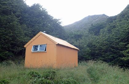Back Ridge Hut. Photo credit: Matt.