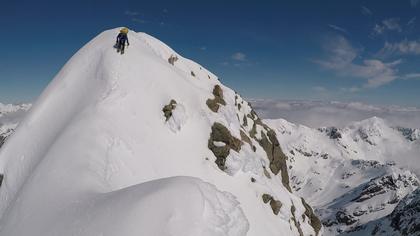 16. Elisabet descends the High Peak