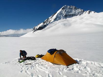 Bonar glacier, S/w Ridge of Aspiring at the background – photo by Yibai He