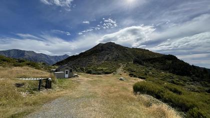 Arriving at Mt Fyffe Hut