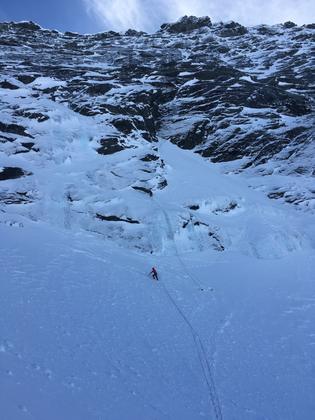 Ali McDowell and Ben Dare of NZAT free climbing the ice pitches to set up top ropes.