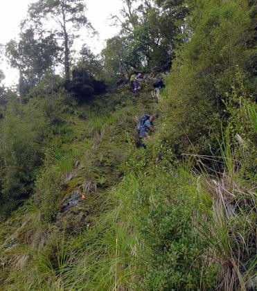 2---Clambering-down-a-slip