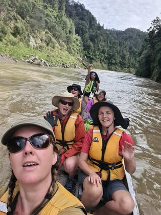 The 6-seater canoe