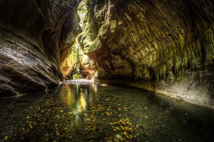 Patuna Chasm