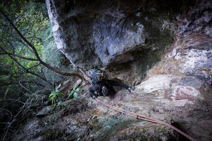 Climbing the ledge through the Bulmer Bluffs